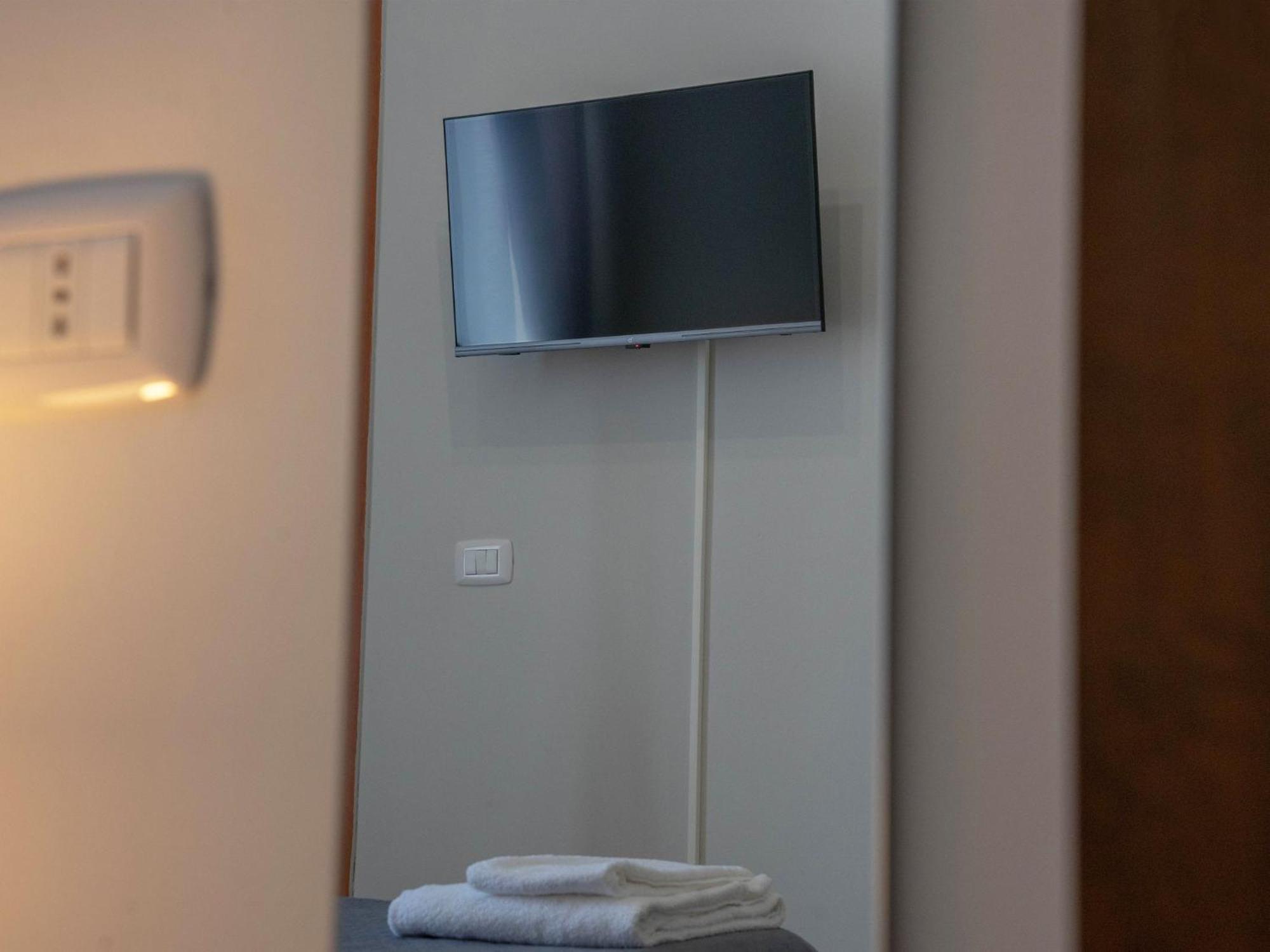 F.A.M. Rooms Чампино Екстериор снимка