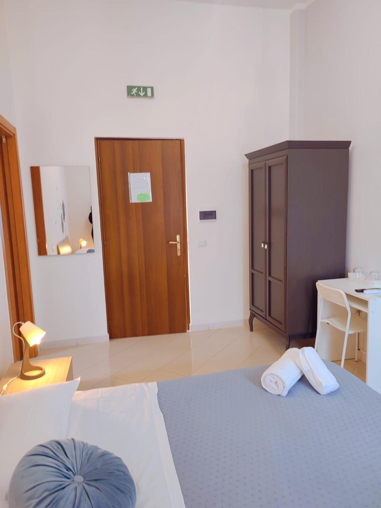 F.A.M. Rooms Чампино Екстериор снимка