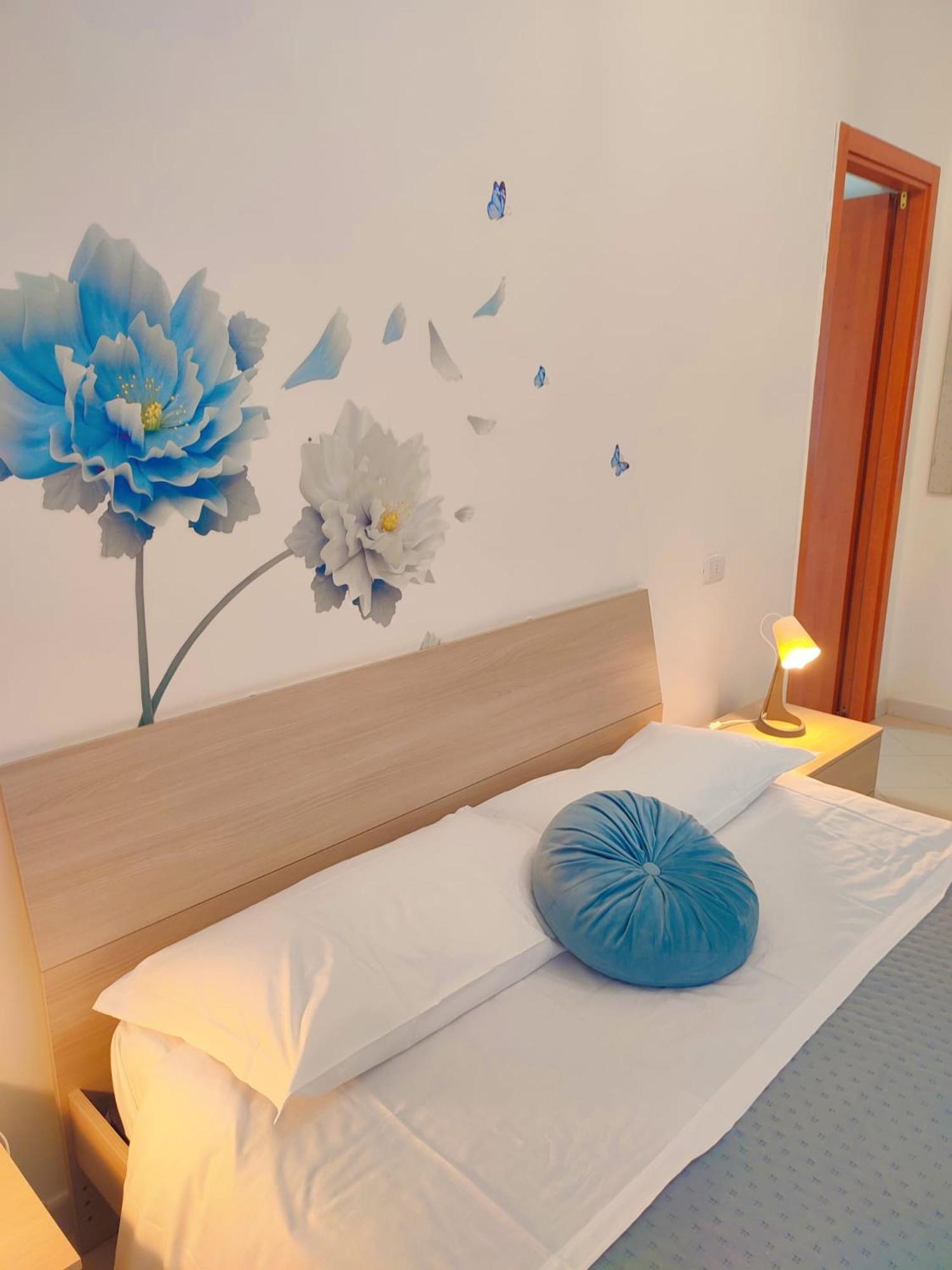 F.A.M. Rooms Чампино Екстериор снимка