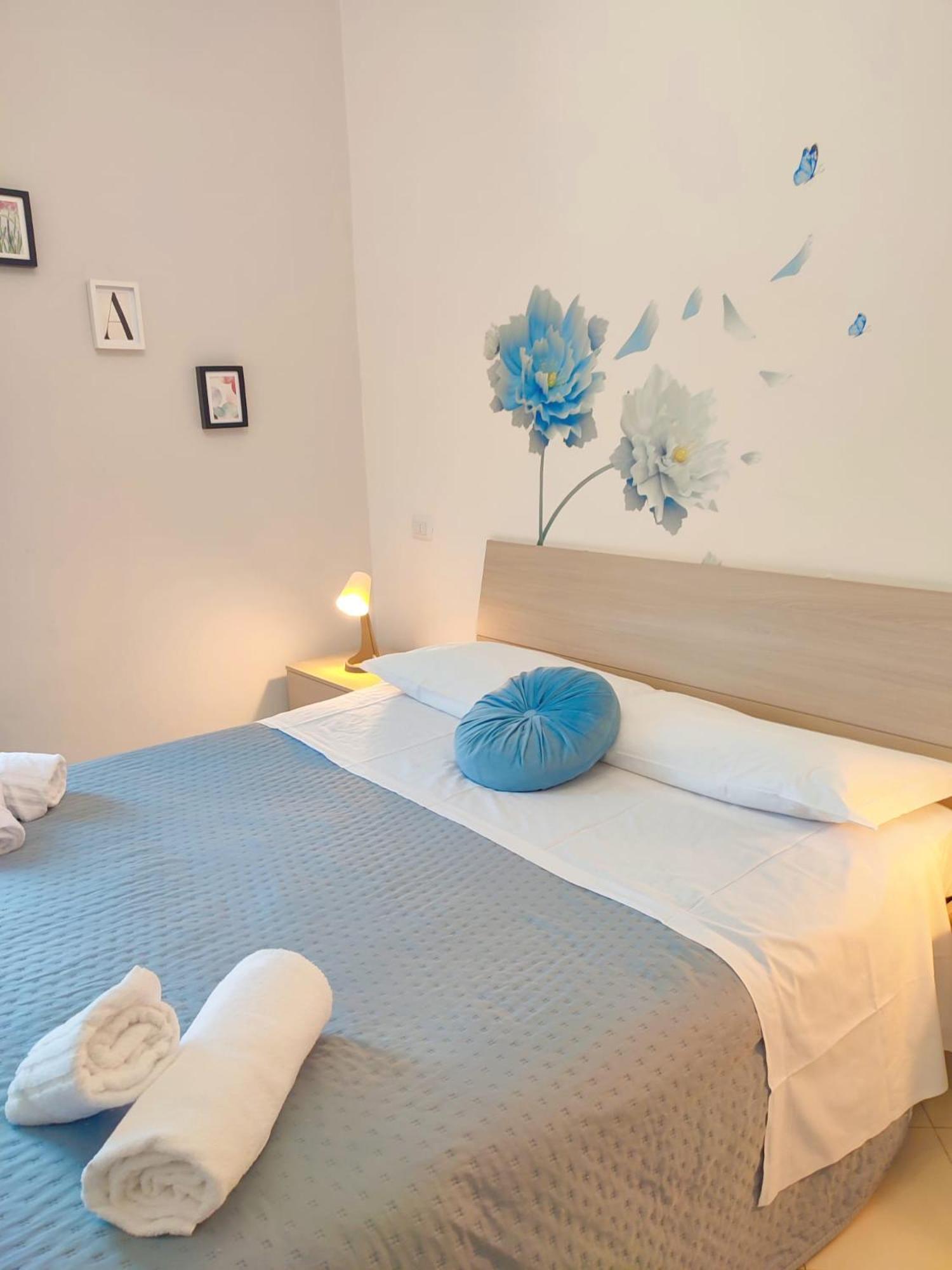 F.A.M. Rooms Чампино Екстериор снимка