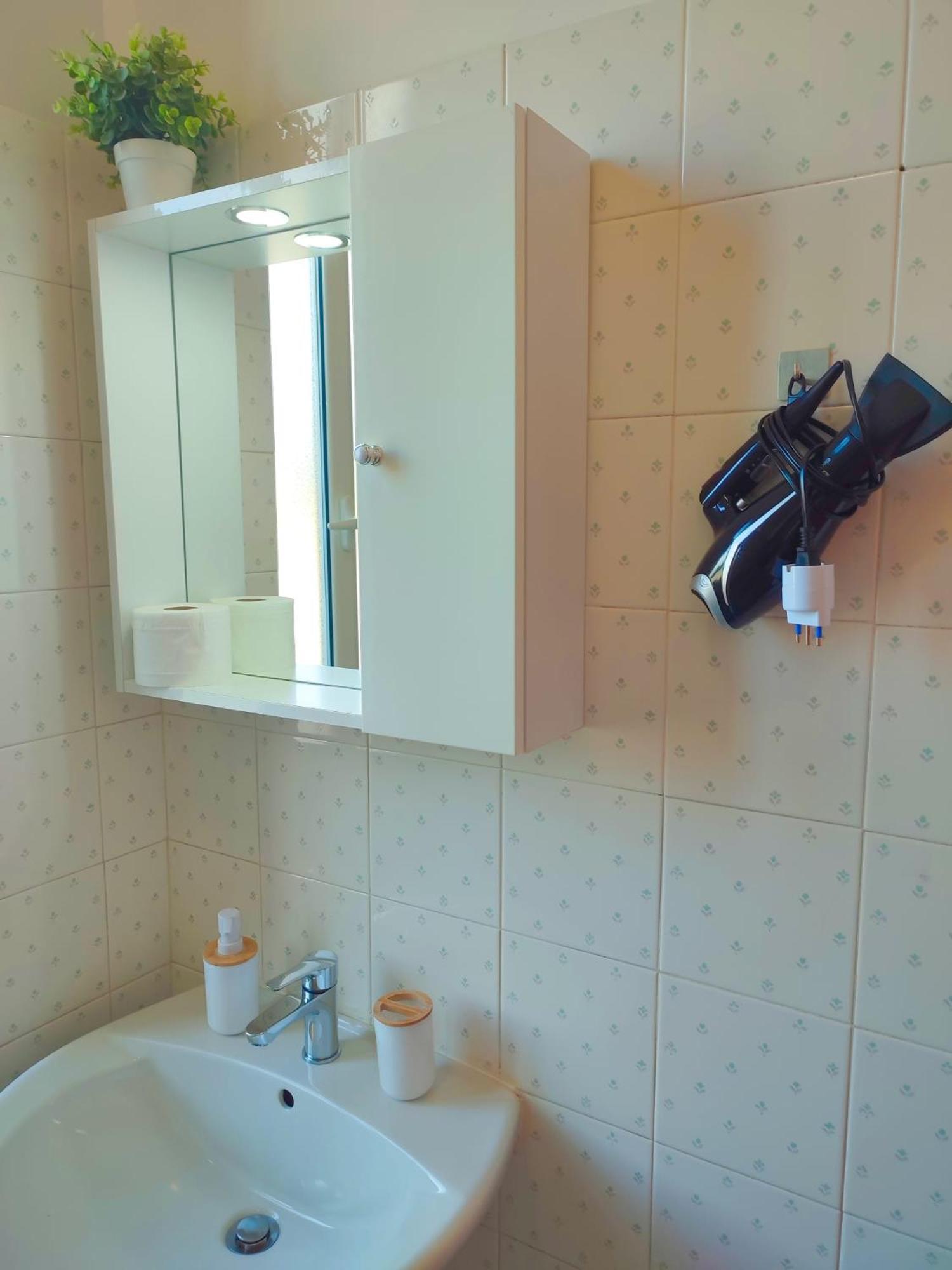 F.A.M. Rooms Чампино Екстериор снимка
